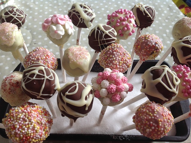 15 Delicious and Healthy Kids Party Food - Cake Pops