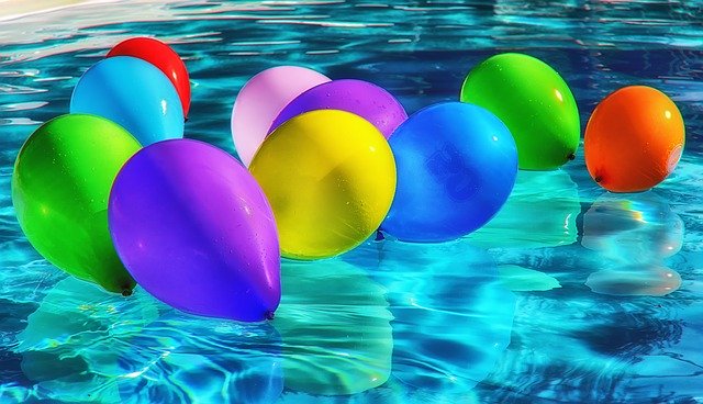 6 temi di festa di compleanno incredibili per 10 anni - festa in piscina
